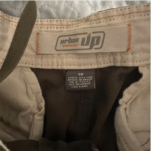 Men's Cargo Camoflauge shorts. Size 38 - Picture 2 of 4